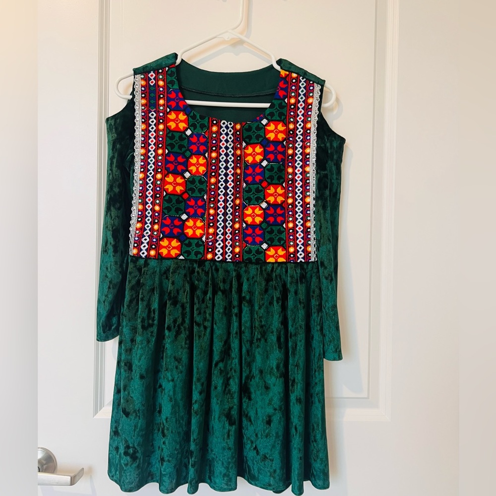 Green velvet dress with simple and stylish design and free size🦚